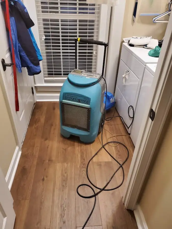 Commercial dehumidifier deployed for Crawl Space Restoration in Lake Ridge